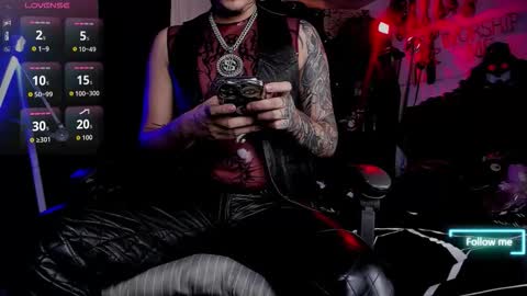 Snapshot of allanhurtss chatting on 11.05.25 online show from 11.05.25