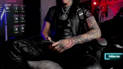 Snapshot of allanhurtss chatting on 11.06.25 online show from 11.06.25