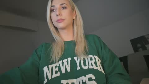 Snapshot of allayah chatting on 01.21.25 A day u didnt smile is a lost day online show from 01.21.25