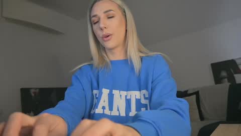 Snapshot of allayah chatting on 01.28.25 A day u didnt smile is a lost day online show from 01.28.25