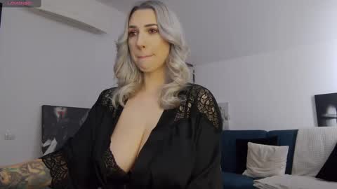 Snapshot of allayah chatting on 02.19.25 A day u didnt smile is a lost day online show from 02.19.25