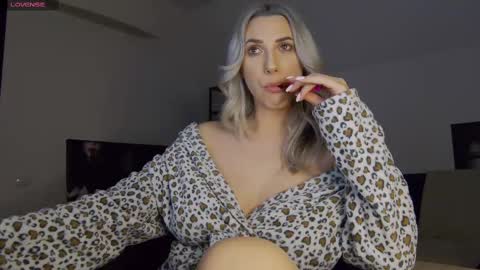 Snapshot of allayah chatting on 02.21.25 A day u didnt smile is a lost day online show from 02.21.25