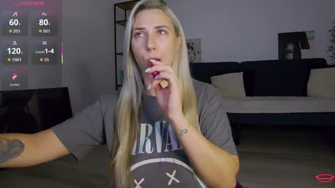 Snapshot of allayah chatting on 10.14.25 A day u didnt smile is a lost day online show from 10.14.25