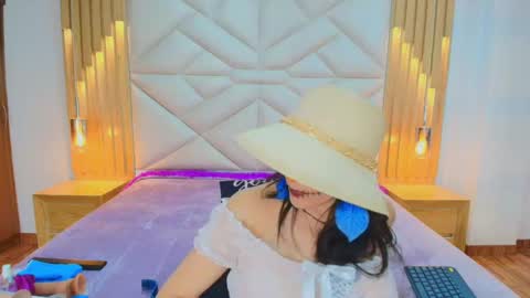 Aliie  online show from 10.31.25