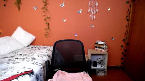 Snapshot of allierose_ chatting on 10.17.25 Allie online show from 10.17.25