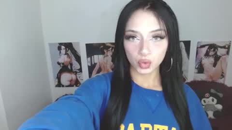 Snapshot of allison___taylor chatting on 11.08.25 allison___taylor online show from 11.08.25