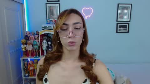 Snapshot of allisonblossom chatting on 03.04.25 online show from 03.04.25