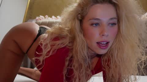 Snapshot of allissonhotbb chatting on 10.03.25 allissonhotbb online show from 10.03.25