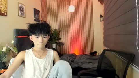 Snapshot of alluring_alpha chatting on 11.10.25 kim and josh online show from 11.10.25