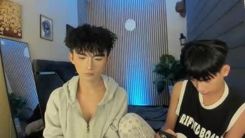 Snapshot of alluring_alpha chatting on 11.12.25 kim and josh online show from 11.12.25