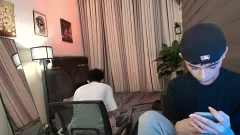 Snapshot of alluring_alpha chatting on 12.15.25 kim and josh online show from 12.15.25