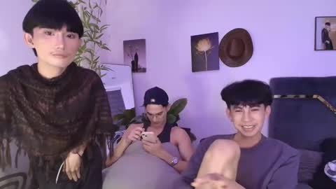 Snapshot of alluring_alpha chatting on 04.18.26 kim and josh online show from 04.18.26