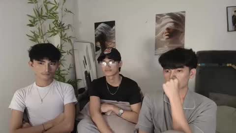 Snapshot of alluring_alpha chatting on 05.19.26 kim and josh online show from 05.19.26