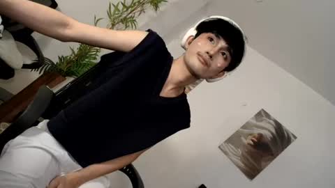 Snapshot of alluring_alpha chatting on 06.20.26 kim and josh online show from 06.20.26