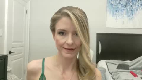 Aurora online show from 03.04.25