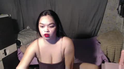 Snapshot of alluring_bobbies chatting on 01.08.25 dhiharu online show from 01.08.25