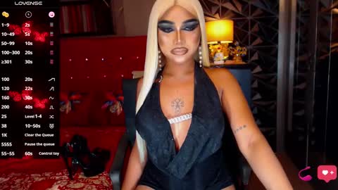 Snapshot of alluringnatalya chatting on 12.18.24 Natalya Fox online show from 12.18.24