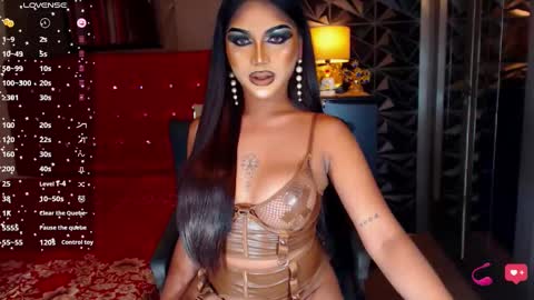 Snapshot of alluringnatalya chatting on 12.28.24 Natalya Fox online show from 12.28.24