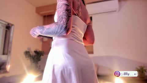 Snapshot of ally_addams chatting on 09.26.25 Ally online show from 09.26.25