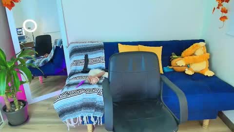 Snapshot of ally_riso chatting on 09.26.25 Ally help me reach 100 satisfaid online show from 09.26.25