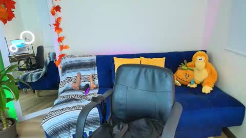 Snapshot of ally_riso chatting on 10.04.25 Ally help me reach 100 satisfaid online show from 10.04.25