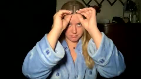 Snapshot of allyanalangel chatting on 11.02.25 allyanalangel online show from 11.02.25