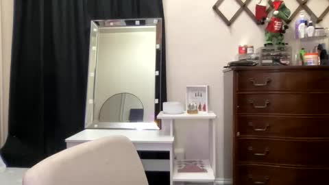 Snapshot of allyanalangel chatting on 11.15.25 allyanalangel online show from 11.15.25