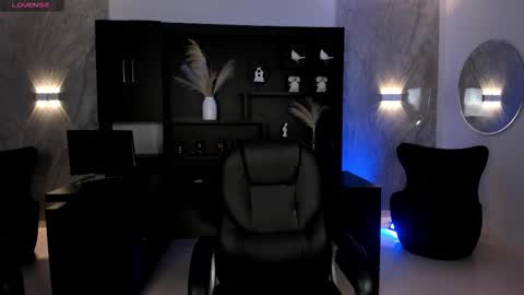 Snapshot of allyjensen chatting on 10.04.25 Alisson online show from 10.04.25