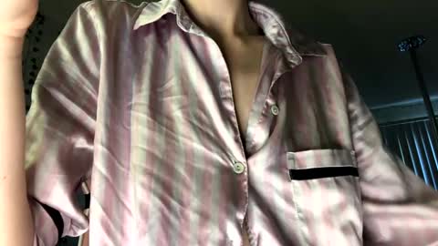 Snapshot of allyoursss1212 chatting on 10.05.25 Ally Girl In Her Ally World online show from 10.05.25