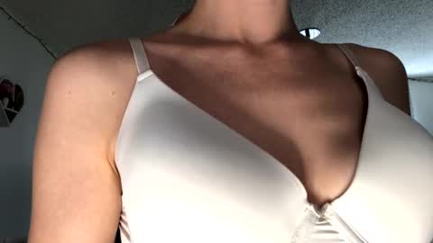 Snapshot of allyoursss1212 chatting on 10.06.25 Ally Girl In Her Ally World online show from 10.06.25