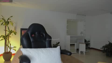 Snapshot of allysnow chatting on 09.30.25 Kelly online show from 09.30.25