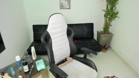 allyssann online show from 02.11.25