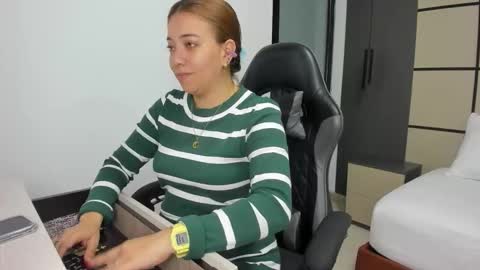 Snapshot of alma_fenix chatting on 09.27.25 ALMA FENIX online show from 09.27.25