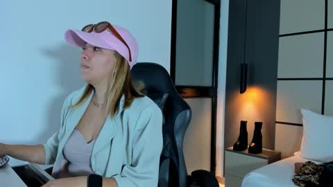 ALMA FENIX  online show from 02.23.26