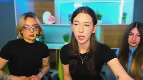 Snapshot of alma_heart chatting on 04.09.26 alma heart online show from 04.09.26