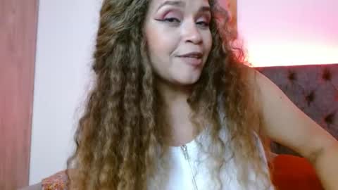 Snapshot of alma_sexyy chatting on 11.05.25 Alma online show from 11.05.25