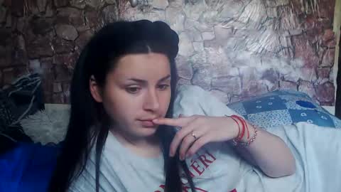 Almah online show from 04.15.26