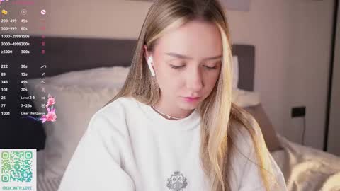 Lia online show from 10.14.25