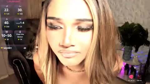 Snapshot of alodialuxts chatting on 10.22.25 alodialuxts online show from 10.22.25