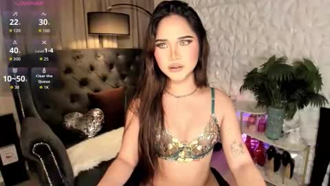 Snapshot of alodialuxts chatting on 11.05.25 alodialuxts online show from 11.05.25