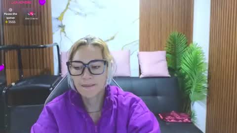 Snapshot of alonddra_tay chatting on 07.17.26 alonddra_tay online show from 07.17.26
