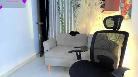 Snapshot of alondrasoomer chatting on 05.29.26 ALONDRA CUTE online show from 05.29.26