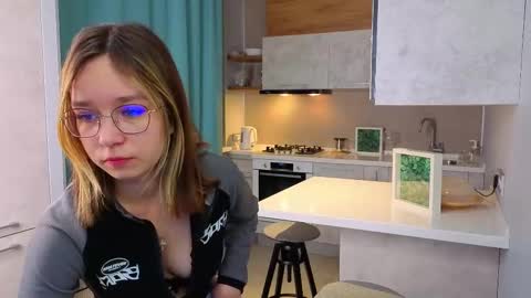 Alorena online show from 12.04.25