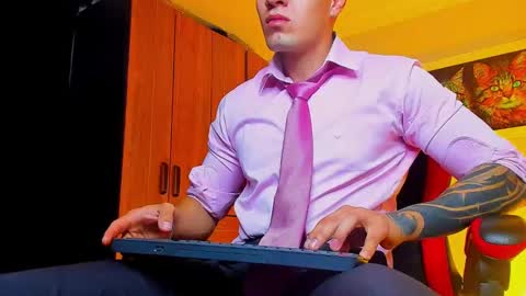 Snapshot of alpha_dominus_ chatting on 10.07.25 alpha_dominus_ online show from 10.07.25