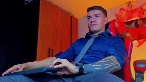 Snapshot of alpha_dominus_ chatting on 10.18.25 alpha_dominus_ online show from 10.18.25