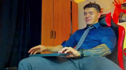 Snapshot of alpha_dominus_ chatting on 10.20.25 alpha_dominus_ online show from 10.20.25