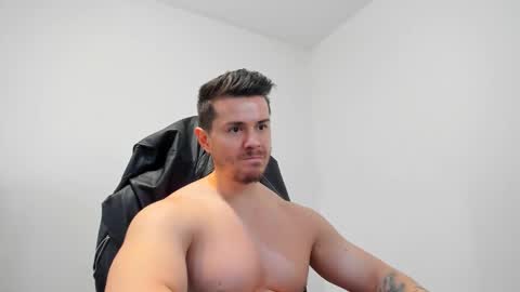 Snapshot of alphagodleatherking92 chatting on 01.04.25 LeatherMaster online show from 01.04.25