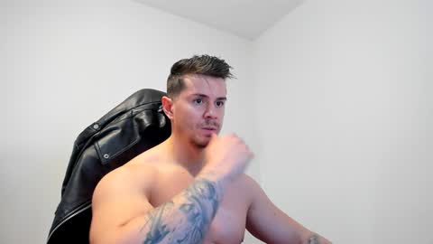 Snapshot of alphagodleatherking92 chatting on 01.15.25 LeatherMaster online show from 01.15.25