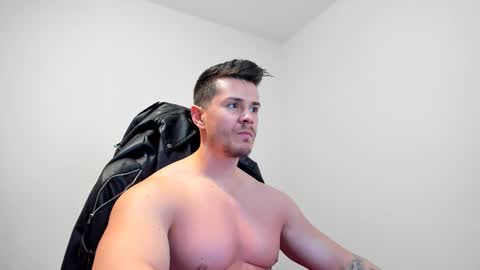 Snapshot of alphagodleatherking92 chatting on 02.20.25 LeatherMaster online show from 02.20.25