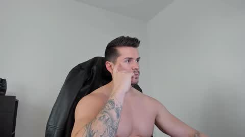 Snapshot of alphagodleatherking92 chatting on 09.17.25 LeatherMaster online show from 09.17.25